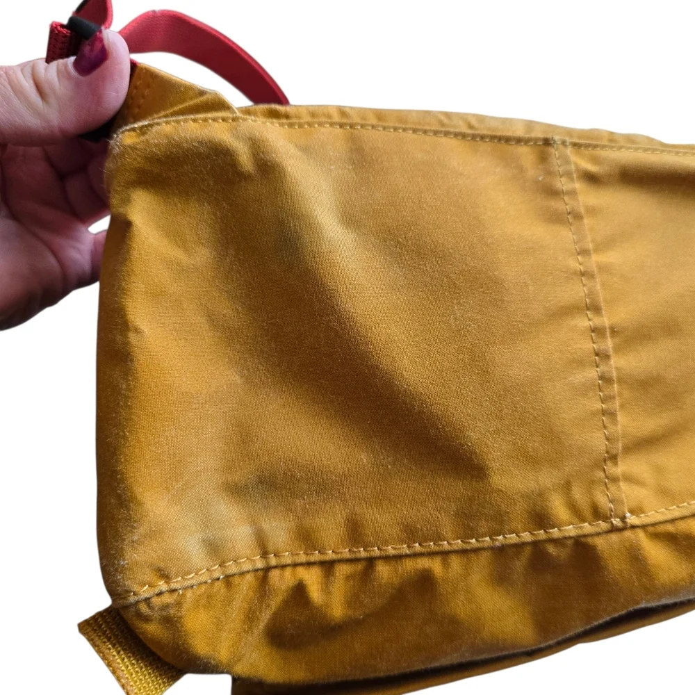 Fjallraven | Kanken Classic Backpack for Everyday | Acorn/Ox Red - Picture 14 of 14